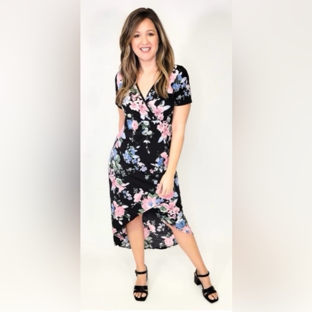 New Heimish USA high-low floral dress. The size is Medium.